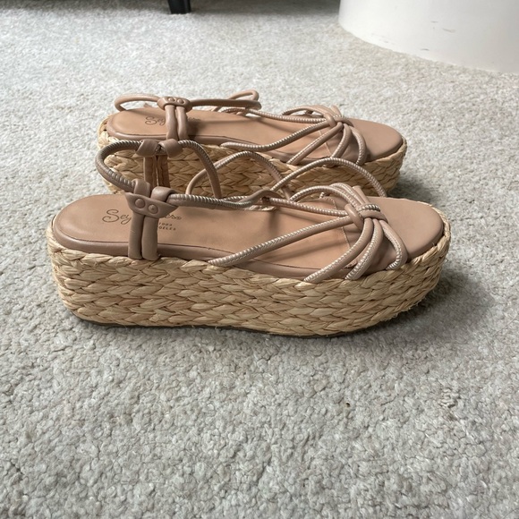 Platform wrap around woven sandals - Picture 3 of 4